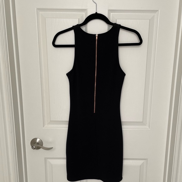 MINKPINK BLACK CUTOUT MINI DRESS. SIZE SMALL 🖤 - Picture 2 of 6